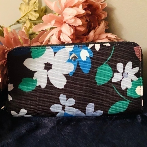 Kate Spade Floral Canvas Zip Wallet Black Blue Flower Print Card Holder NWT - Picture 3 of 7